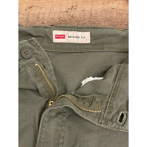 Wrangler relaxed fit green khaki cargos, 48 mens - Picture 5 of 7